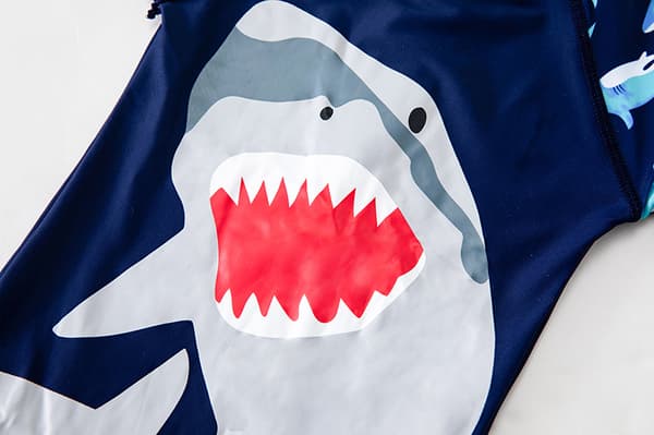 Børns hurtigtørrende 1-delt badedragt med badehætte (Shark Heigh
