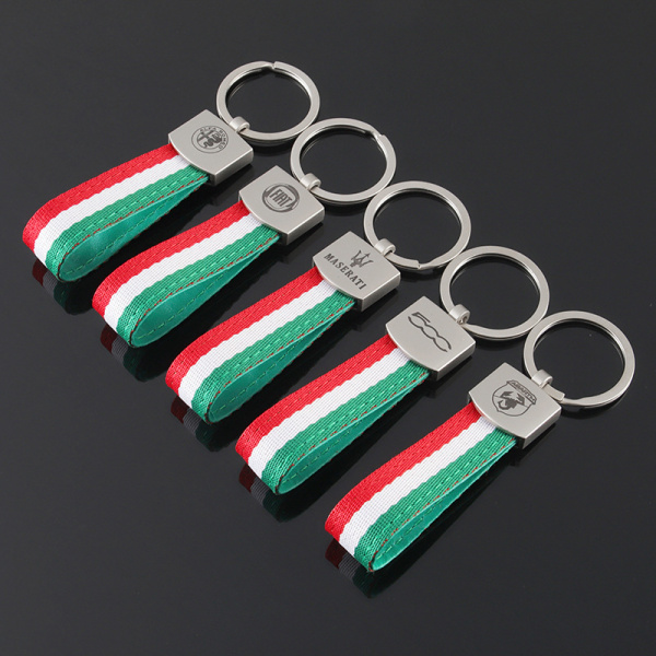 Nyckelring i syntetiskt läder med Italiensk flagga i tre färger, färgglad logotyp, officiell
