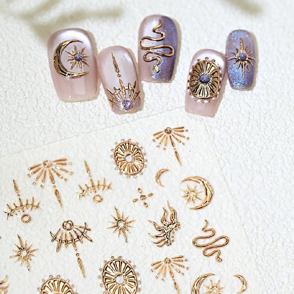 1 ark präglade stjärn-nagelstickers för nagelkonst, guldorm-nageldekaler, 5D självhäftande bronseringsstjärnor, måne-nageltillbehör, guld-nagelkonststickers för