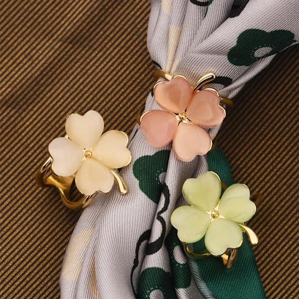 1 ST Clover Leaf Silke Scarves Ring Clip Brosch för Kvinnor Flickor Guldpläterad Konstgjord Färg Födelsesten Lyckoklöver F