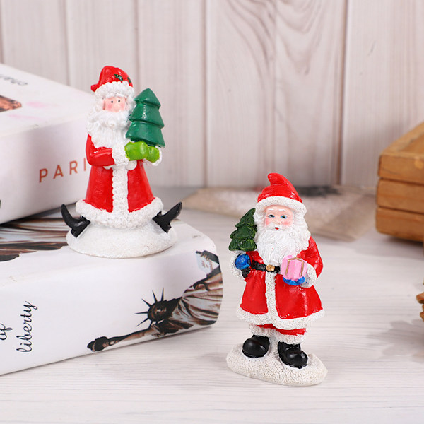 2 st kreativa jultomtar sittande med julgran hem hängande juldekoration harts C
