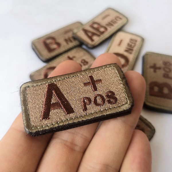 Broderet blodtype strip (AB+)