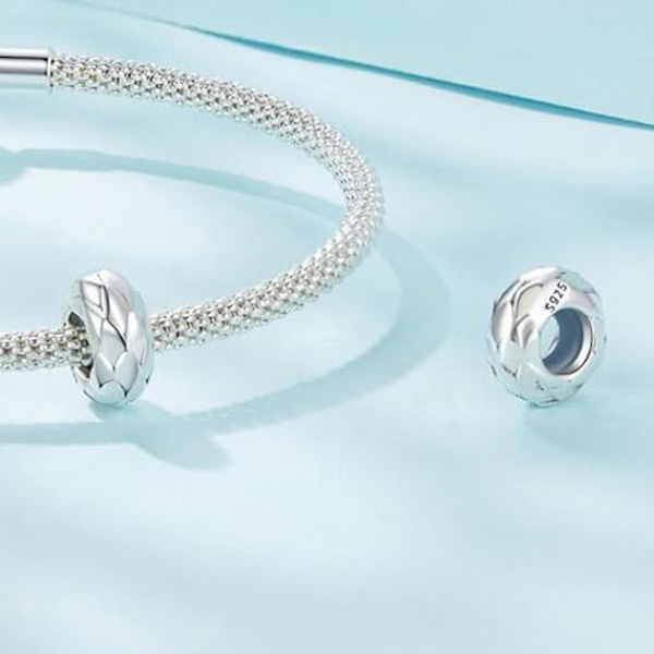 2 kpl 925 Sterling hopeaa pyöreitä kumirenkaita riipusrannekoruille, T