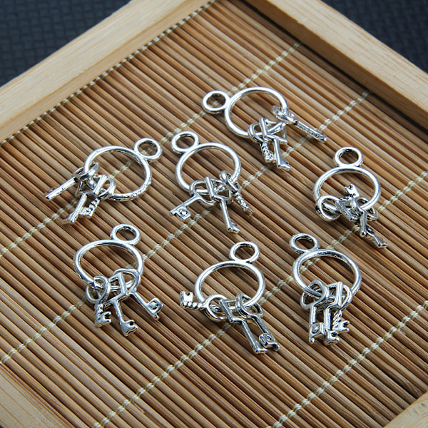Charms Medical Nurse Hat -riipukset Seos Paketti Antiikki Tiibetin Hopea Vintage Charms DIY Kaulakorulle Rannekkeelle Korulle