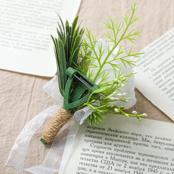 (2 Boutonnieres og 2 Mansjetter, Hvit) Kunstige Hvite Roseblomster for Håndledd og Corsage for Menn, Bryllup