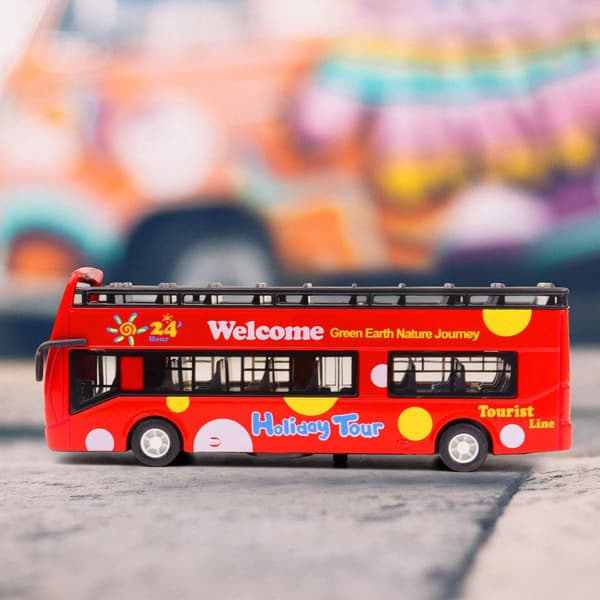 Punainen valettu lelu double-decker turistibussi