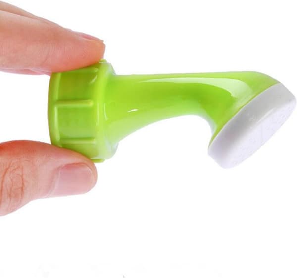 Set med 8 mini-vattenmunstycken för trädgårdsarbete, robusta plastspridare kompatibla med flaskor, jämn spray för växter