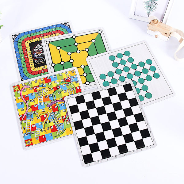 Klassisk spillkompendium - En samling av klassiske familiespill - Inkluderer sjakk, ludo og