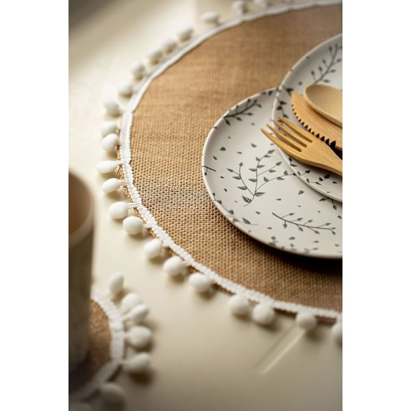 4 kpl:n setti, (38 cm), Natural Elements - Juuttipöytätabletit koristeellisilla valkoisilla tupsuilla,