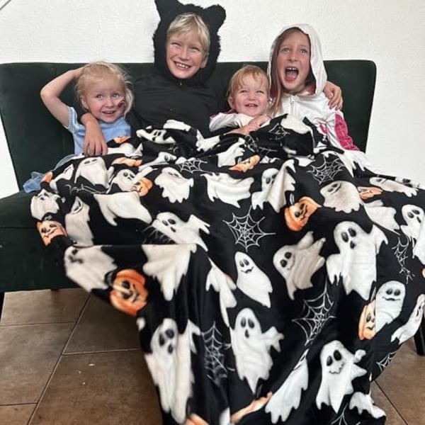 Halloween-teppe: Jack O Lantern-gresskar, hvite spøkelser og edderkoppnett på myk svart fløyelsfleece for sofa