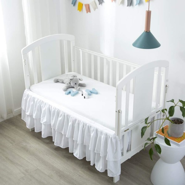 Standard babysenge 52 x 28 tommer (hvid), flæsede sengeskørt til babysenge sengetøj 3 sider blonde flæse