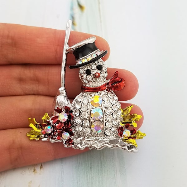 Silverfärgad Snögubbe Brooch med Österrikiska Kristaller