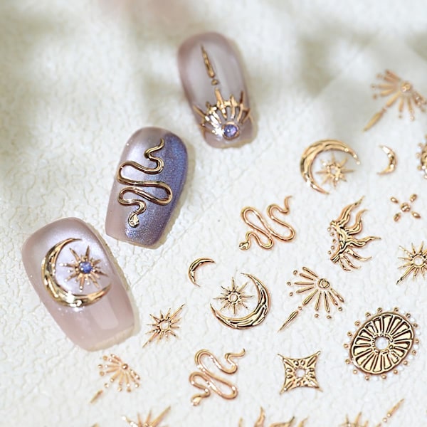 1 ark präglade stjärn-nagelstickers för nagelkonst, guldorm-nageldekaler, 5D självhäftande bronseringsstjärnor, måne-nageltillbehör, guld-nagelkonststickers för