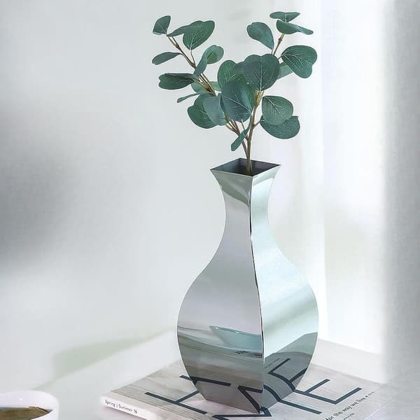 Poleret vase i rustfrit stål, højde 27,5 cm, elegant midtpunkt.