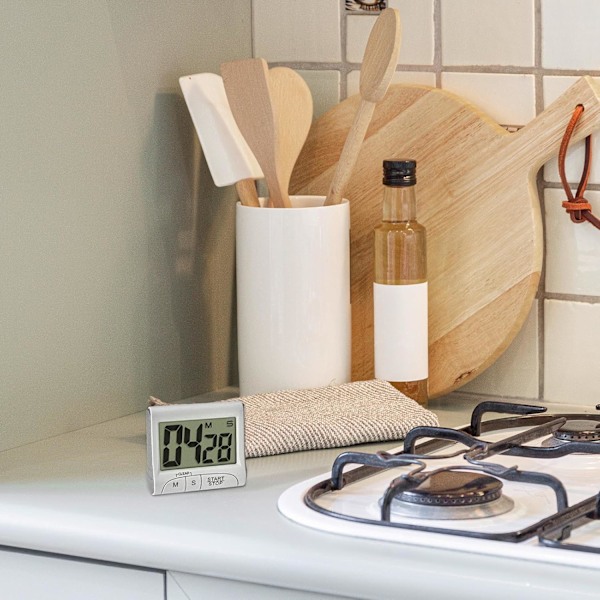 1 stk. Hvidt Digitalt Timer & Stopur, Nedtælling op til 99 Minutter/59 Sekunder, Hukommelsesfunktion, Store Tal, Magnet/Stativ