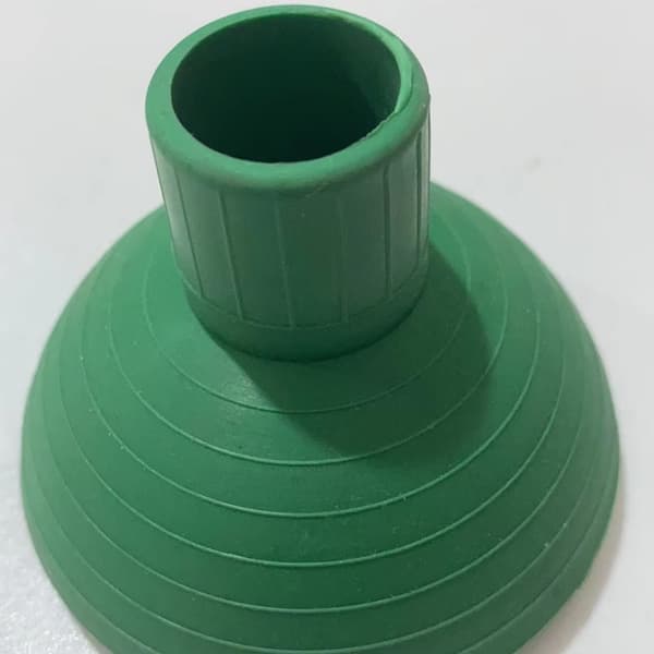 （8..5×6.5×6.5cm）Sæt med 2 vandkander, der passer til alle vandkander. Sæt med 2 sprinklere i gummi og rustfrit stål