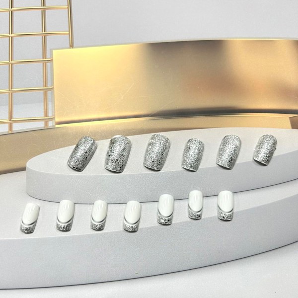 Lösnaglar Medium Längd Silver Fransk Design Falska Naglar Silver Glitter Puder Paljetter Design Falska Naglar Fyrkantiga Naglar 24st Full Täckning Glansiga Återanvändbara C