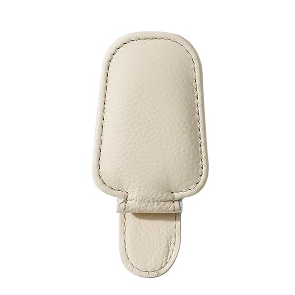 Beige solglasögonhållare i läder med magnet