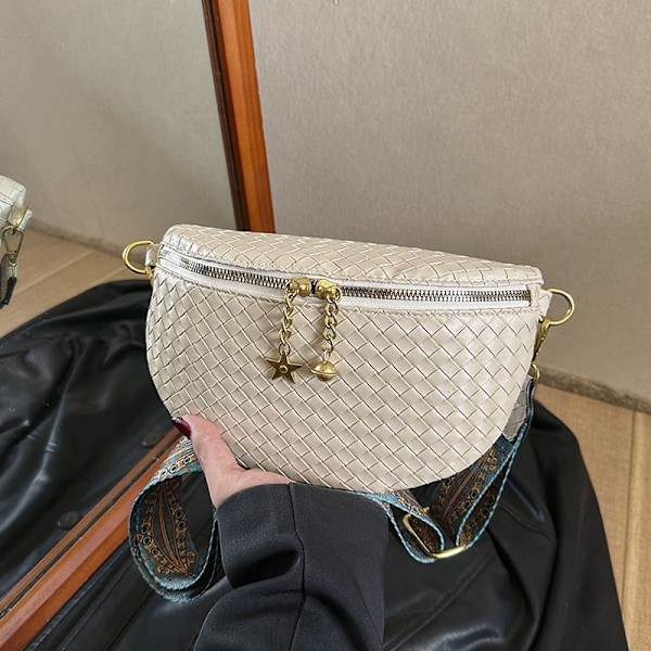Sling Bag Veske for Kvinner - Liten Bryst Fanny Pack Trendy Reise Kunstig Lær Skuldervesker med Justerbar Stropp