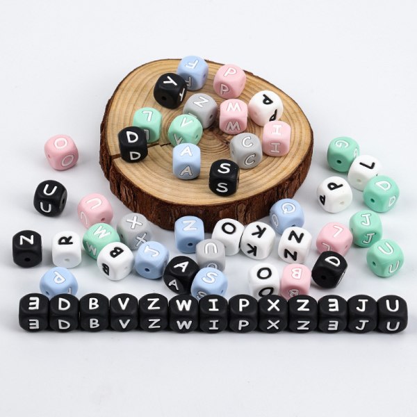156 alfabetpärlor "A-Z" akryl fyrkantiga pärlor blandade