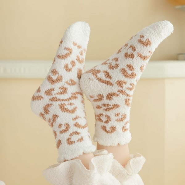 Pakkauksessa 7 sumeaa sukkaa naisille - Cozy Thermal Sukat Lämpimät sukat - Leopard Print Soft Fuzzy Sukat - T