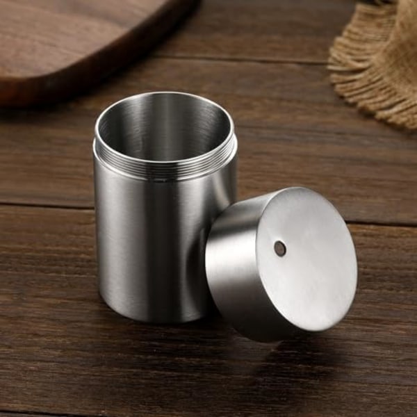 4,7x8cm Premium Tandpetarehållare i Rostfritt Stål - Borstade Ytor, Elegant Cylinderdesign