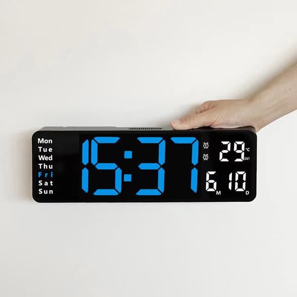 Nätansluten digital väggklocka – stor display, lättlästa LED-siffror, tyst – klocka 1 XL blå/vit