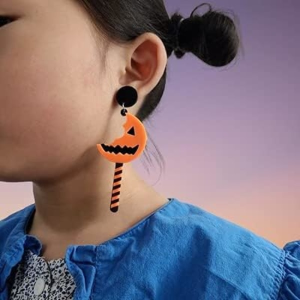 Halloween-teemalliset korvakorut Hauskat akryyliset piirroskurpitsa-aave-kallo-lepakko-roikkuvat korvakorut Luovat yökerho-hämähäkki-noita J
