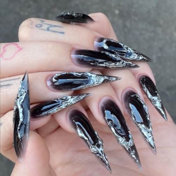 Erittäin pitkät tekoripset, Stiletto Halloween musta 3D hopea ranskalainen raidallinen goottilainen cool Y2K painettavat kynnet kynsilimalla, Fantasy hopea aaltoileva musta F