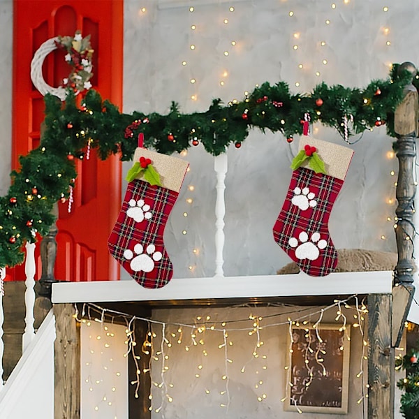 Julstrumpor med Tasspynt, Julklappstrumpor i Jute för Spisen, Stor Röd Buffelrutig Strumpdekoration