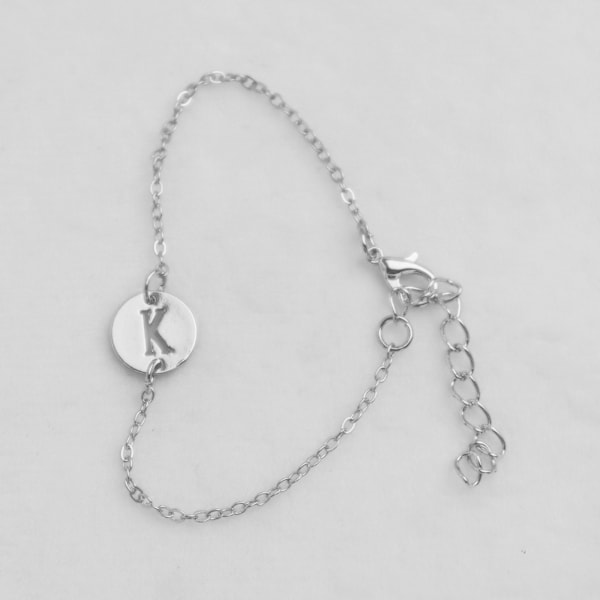 Armbånd i rustfrit stål med initial - Delikat møntbrev K-armbånd - Smalt disk-navn-armbånd - Personlig monogram C