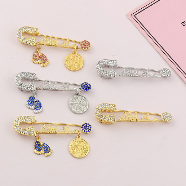 3 fuld diamanter fødder bogstaver metal broche avanceret udsøgt personlighed pins kostume smykker pi