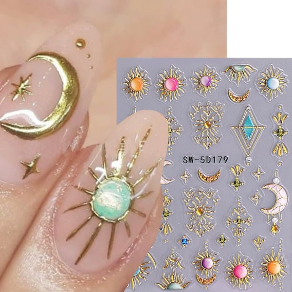 2 ST Sun Måne Nagelkonst Stickers 5D Präglade Totem Bohemisk Stil Nageldekaler Metallisk Guld Spetslinjer Grön Ädelsten Lyx Design Naglar Självhäftande Stickers