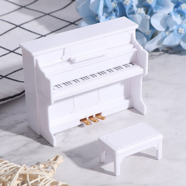 1:12 Dockhus Miniatyrvitt piano med musikpall Dolls Hou White