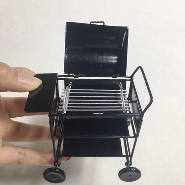 Dockhus Miniatyr Svart BBQ Grill Modell Köksleksak