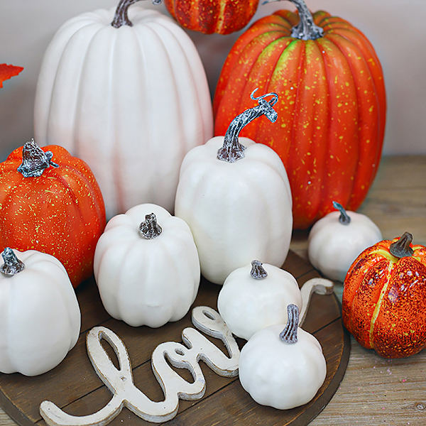 7-osainen keinotekoisten kurpitsamallien setti Halloween-koristeluun B