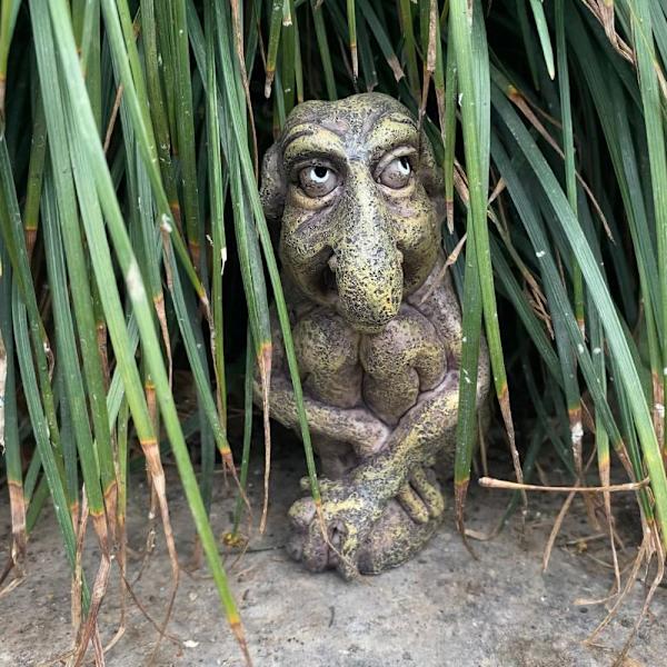 Gotisk skulptur venlig trold statue støbt sten have statue 1PC
