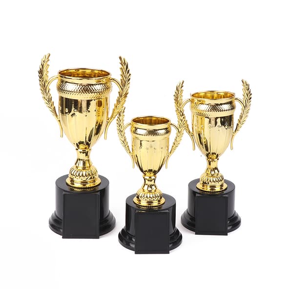 1 kpl Mini Plastic Award Trophy -lasten voittajapalkintoja 8*17.5cm