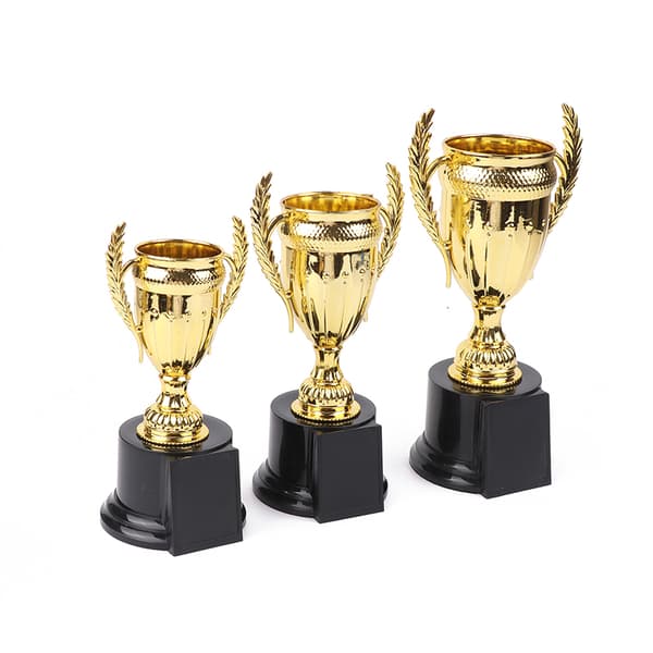 1 stk Mini Plastic Award Trophy Barn Vinner Trofeer 8*17.5cm