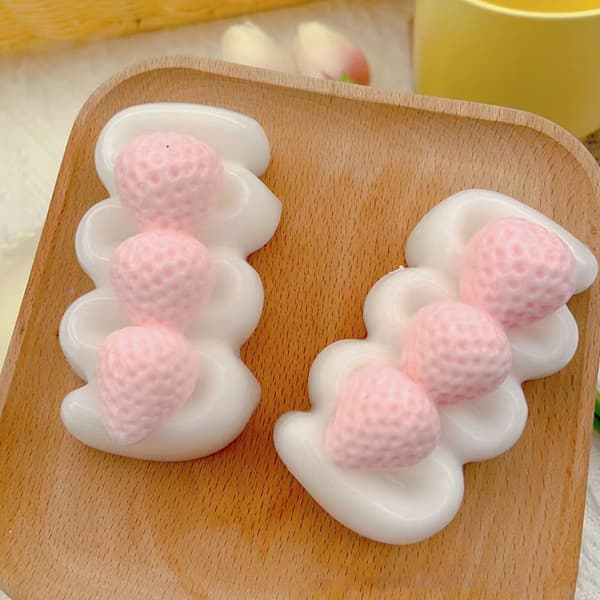 Punainen mansikka-munatorttu mansikkakerhopalkki lelu A1