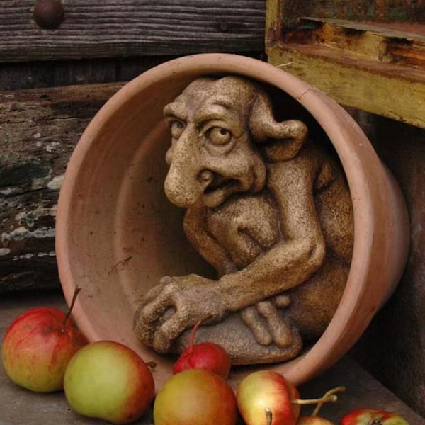 Gotisk skulptur vennlig trollstatue støpt stein hagestatue 1PC
