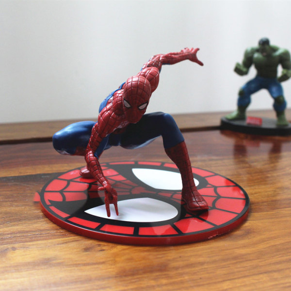 Marvel's Avengers Spider Man med piedestalfigurmodell Plastic Hollow