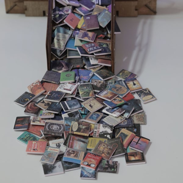 200 stk. Miniaturer Dukkehusbøger Bogreoltilbehør