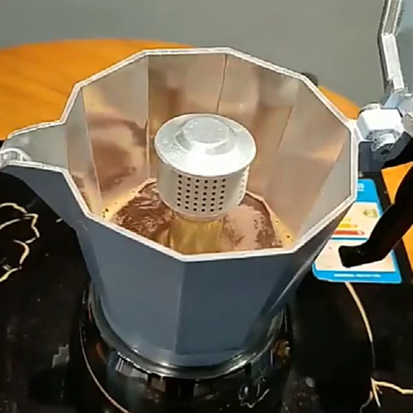 Moka Pot Splash Kaffekanne med sprutventil i aluminium