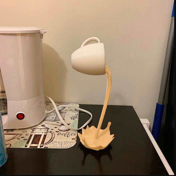 Flydende Spildende Kaffe Kop Skulptur Køkken Dekoration A4