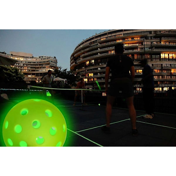 Glow In The Dark Pickleball Bolde: LED Lysende Pickleball Bolde, USAPA Standard Udendørs 40 Huller Pickleballs med Grønt Lys 4 Pak LED Lysende Pick