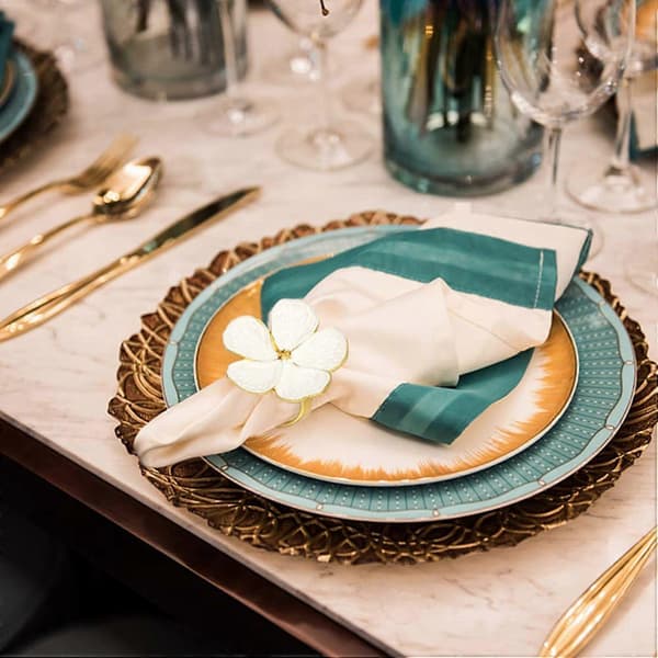Servietringe Sæt med 30 Servietringeholdere Hvide Blomster Servietspænder Elegante Servietringeholdere til Middagsbordet White & gold