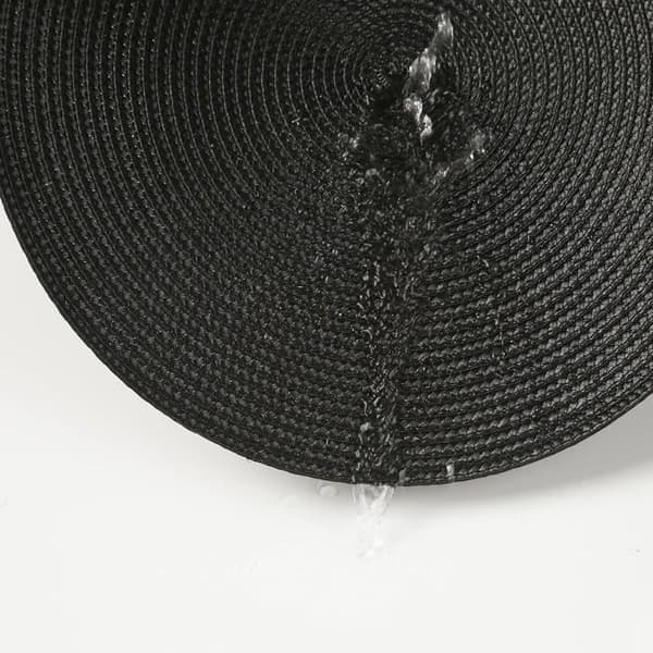 Dækkeservietter, sæt med 6, runde, 38 cm i diameter, vaskbare, lavet af varmebestandig plast, sorte.