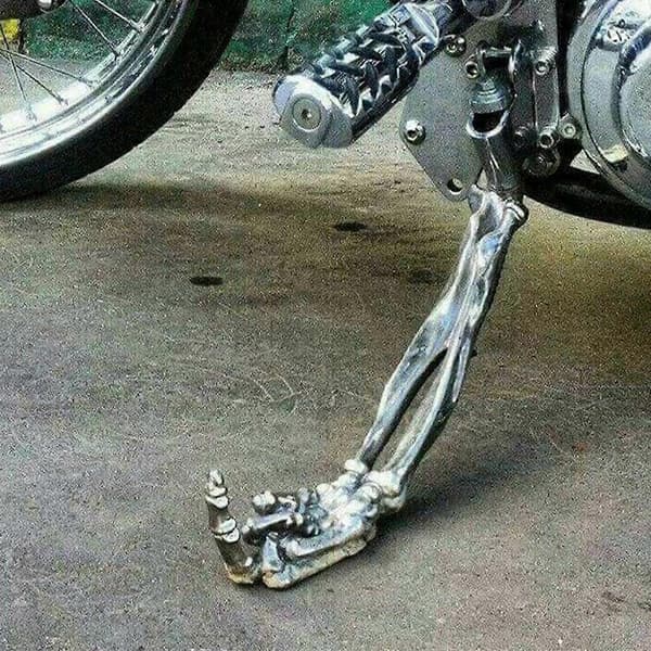 Silverfärgat gotiskt motorcykelstöd justerbart sidostöd i aluminiumlegering