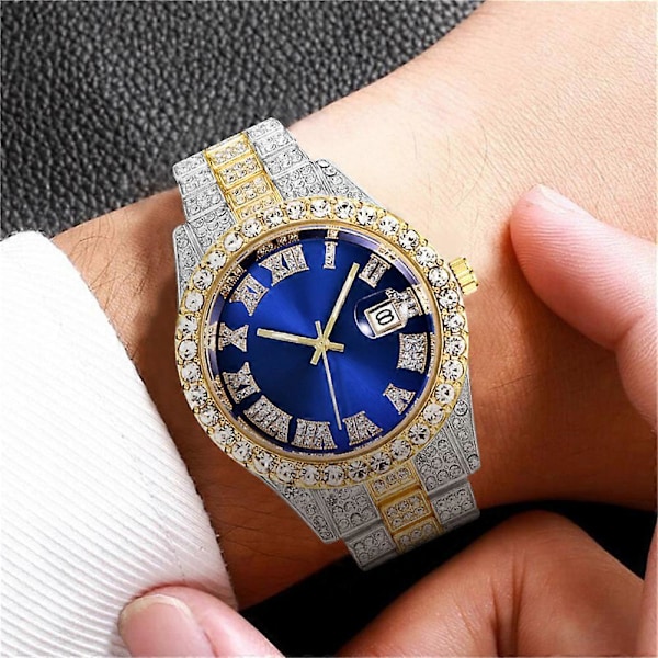 Hiphop Klocka Europeiska Och Amerikanska Explosioner Herr Stålarmband Hip Hop Romersk Graderad Diamant Uppsättning Kalender Herr Quartz Klocka blue A